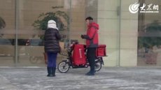 暖心一背在朋友圈刷屏了